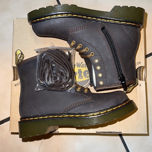 Dr Marten Wildhorse Lamper - Picture 2 of 5